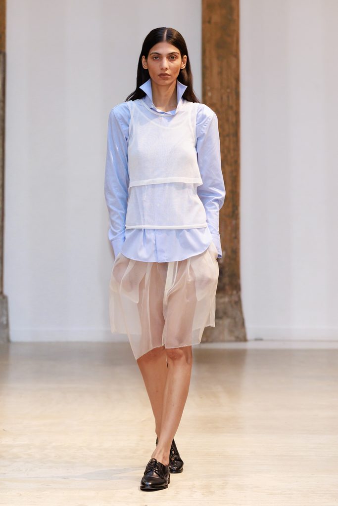Vautrait printemps-été 2027 : nœuds de voile et palette de bord de mer, présentés à Paris 42 LOOK 18