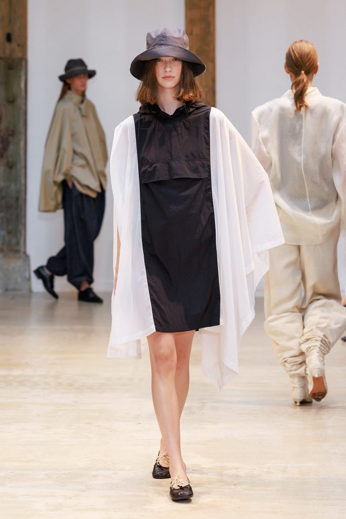 Vautrait printemps-été 2027 : nœuds de voile et palette de bord de mer, présentés à Paris 43 LOOK 19