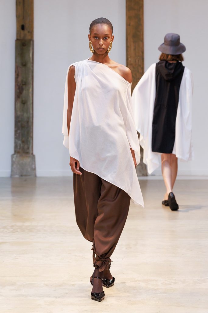 Vautrait printemps-été 2027 : nœuds de voile et palette de bord de mer, présentés à Paris 45 LOOK 21