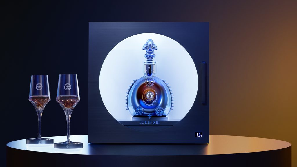 Ce que LOUIS XIII accepte enfin de partager du Grollet 32 LOUISXIII BLACKPEARL COOLING CELLAR GLASSES LIFESTYLE 16x9 RGB