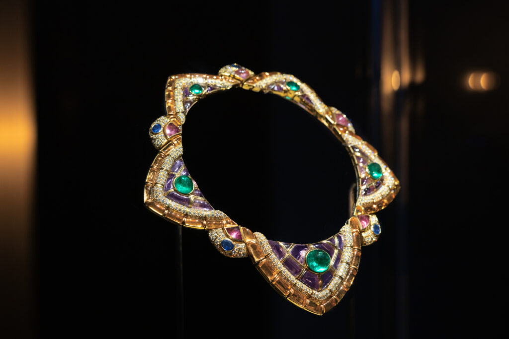 À Shanghai, Bvlgari fait de la couleur un langage diplomatique 89 LXP 8217