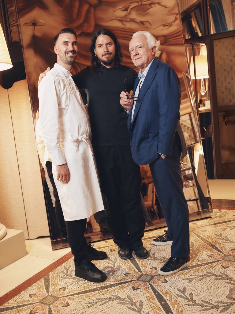 The Stage au Meurice : six dîners, 24 convives par soir, une installation de Harry Nuriev 27 Le Meurice Team Portraiture Alain Ducasse Amaury Bouhours Executive Chef Harry Nuriev Restaurant le Dali Harry Nuriev at Le Dali Event Dorchester Collection 768x1024 1