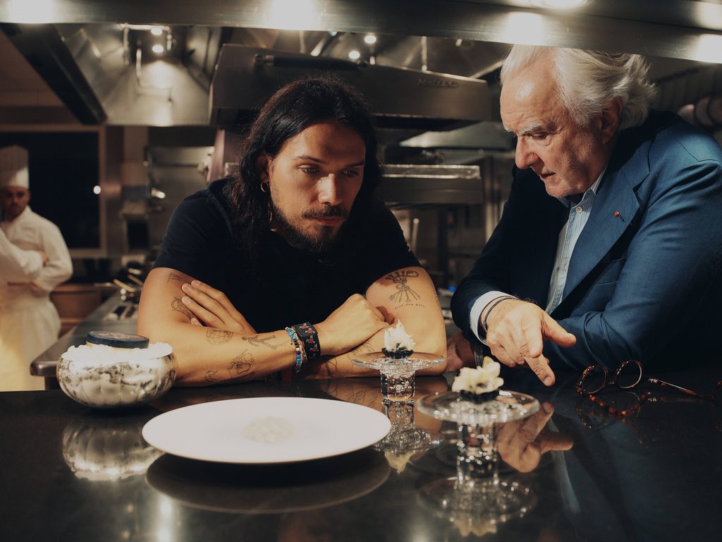 The Stage au Meurice : six dîners, 24 convives par soir, une installation de Harry Nuriev 28 Le Meurice Team Portraiture Alain Ducasse Harry Nuriev Restaurant le Dali Kitchen Harry Nuriev at Le Dali Event Dorchester Collection