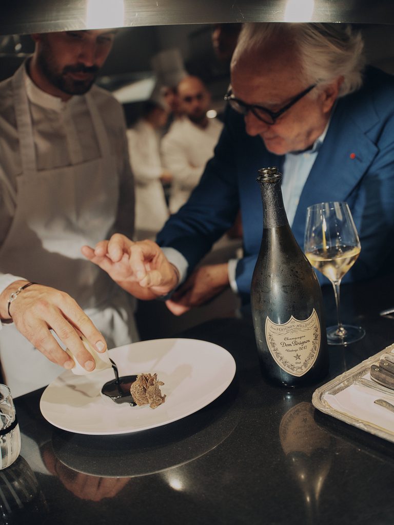 The Stage au Meurice : six dîners, 24 convives par soir, une installation de Harry Nuriev 30 Le Meurice Team Portraiture Chefs Alain Ducasse Amaury Bouhours Executive Chef Kitchen Dorchester Collection 768x1024 1