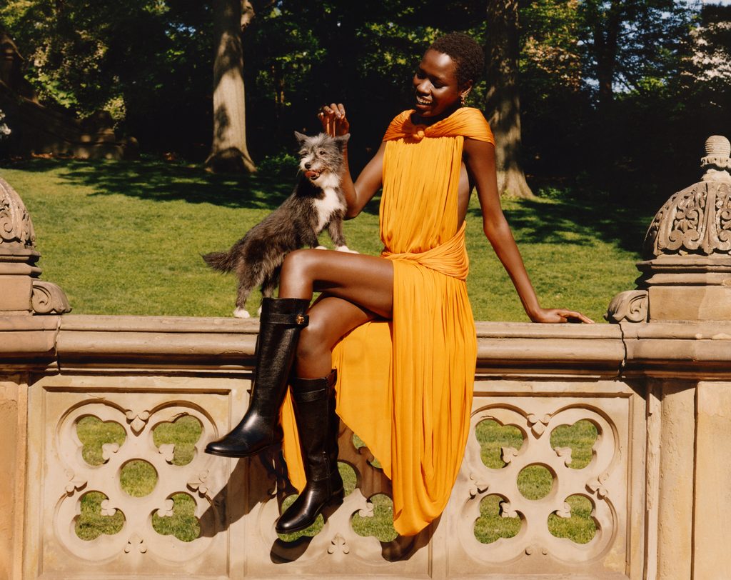 Tory Burch photographie New York à hauteur de laisse 34 Low Res 150 DPI TB FAL26 CAMPAIGN TURNLOCK RIDING BOOT SHOT 11 46