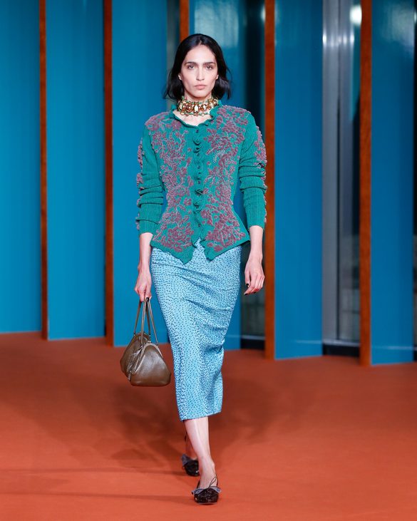 Low Res 150 DPI TB SS27 SHOW LOOK 002 4x5