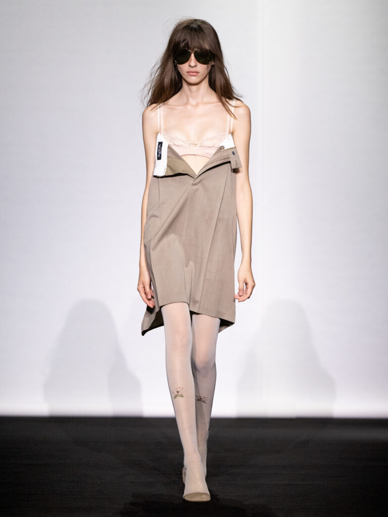 MM6 Maison Margiela déplace les vêtements plutôt que de les réinventer 150 MM6 SS27 001
