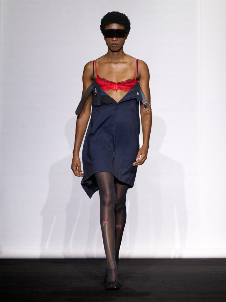 MM6 Maison Margiela déplace les vêtements plutôt que de les réinventer 140 MM6 SS27 005