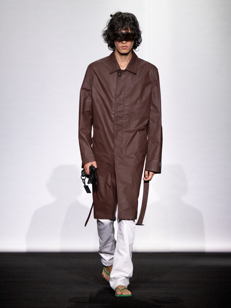 MM6 Maison Margiela déplace les vêtements plutôt que de les réinventer 143 MM6 SS27 007