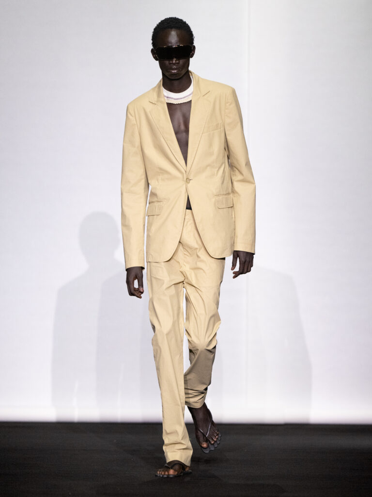 MM6 Maison Margiela déplace les vêtements plutôt que de les réinventer 138 MM6 SS27 010