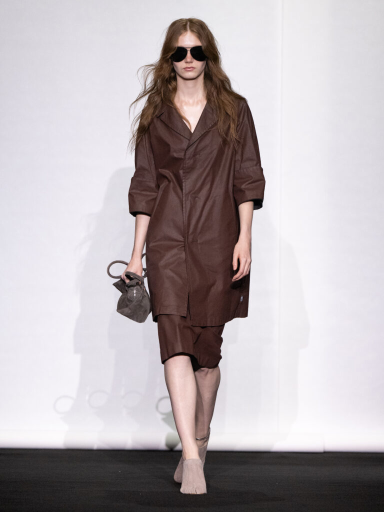 MM6 Maison Margiela déplace les vêtements plutôt que de les réinventer 145 MM6 SS27 012