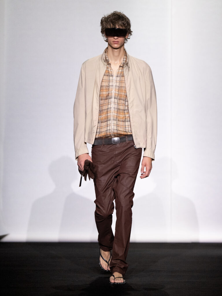 MM6 Maison Margiela déplace les vêtements plutôt que de les réinventer 151 MM6 SS27 015