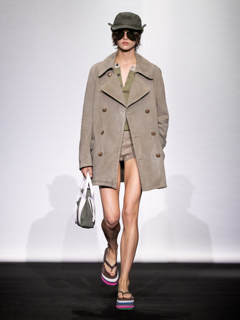 MM6 Maison Margiela déplace les vêtements plutôt que de les réinventer 183 MM6 SS27 022