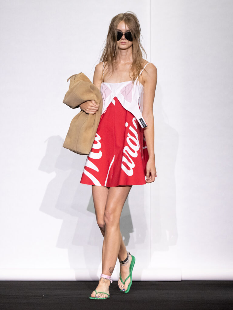 MM6 Maison Margiela déplace les vêtements plutôt que de les réinventer 182 MM6 SS27 023
