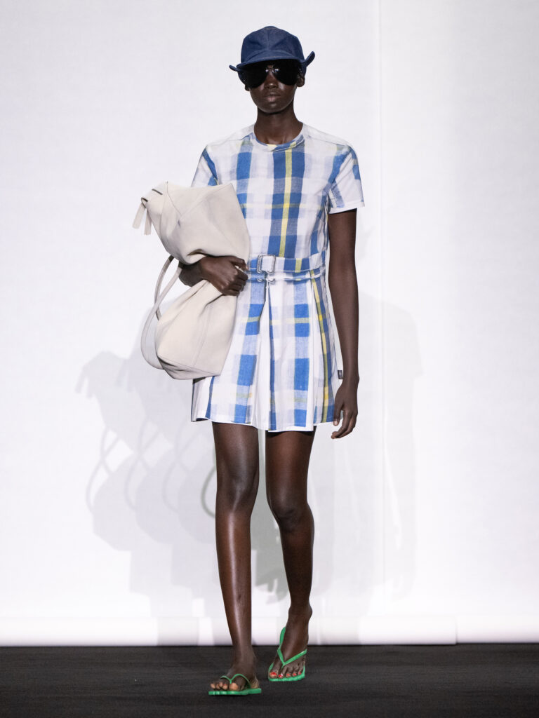 MM6 Maison Margiela déplace les vêtements plutôt que de les réinventer 178 MM6 SS27 026