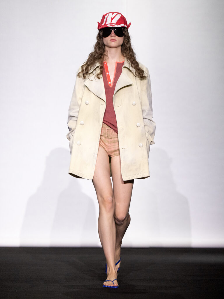 MM6 Maison Margiela déplace les vêtements plutôt que de les réinventer 153 MM6 SS27 028