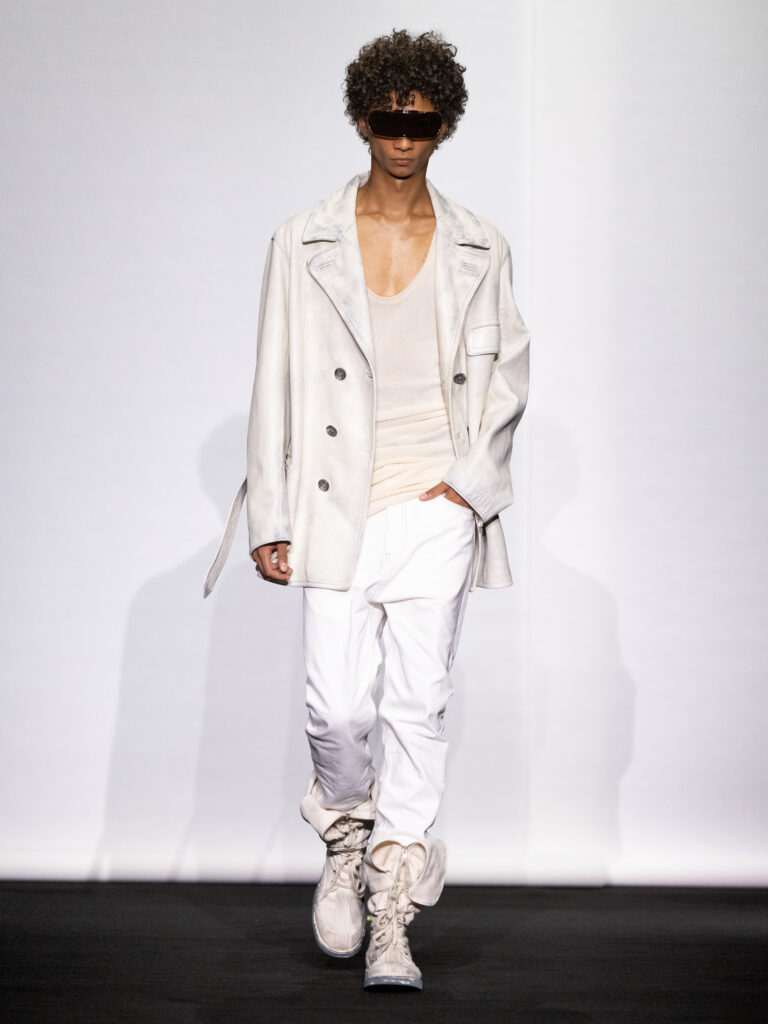 MM6 Maison Margiela déplace les vêtements plutôt que de les réinventer 152 MM6 SS27 029