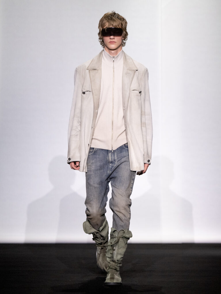 MM6 Maison Margiela déplace les vêtements plutôt que de les réinventer 186 MM6 SS27 034