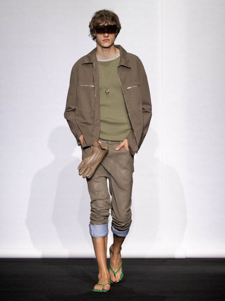 MM6 Maison Margiela déplace les vêtements plutôt que de les réinventer 181 MM6 SS27 037
