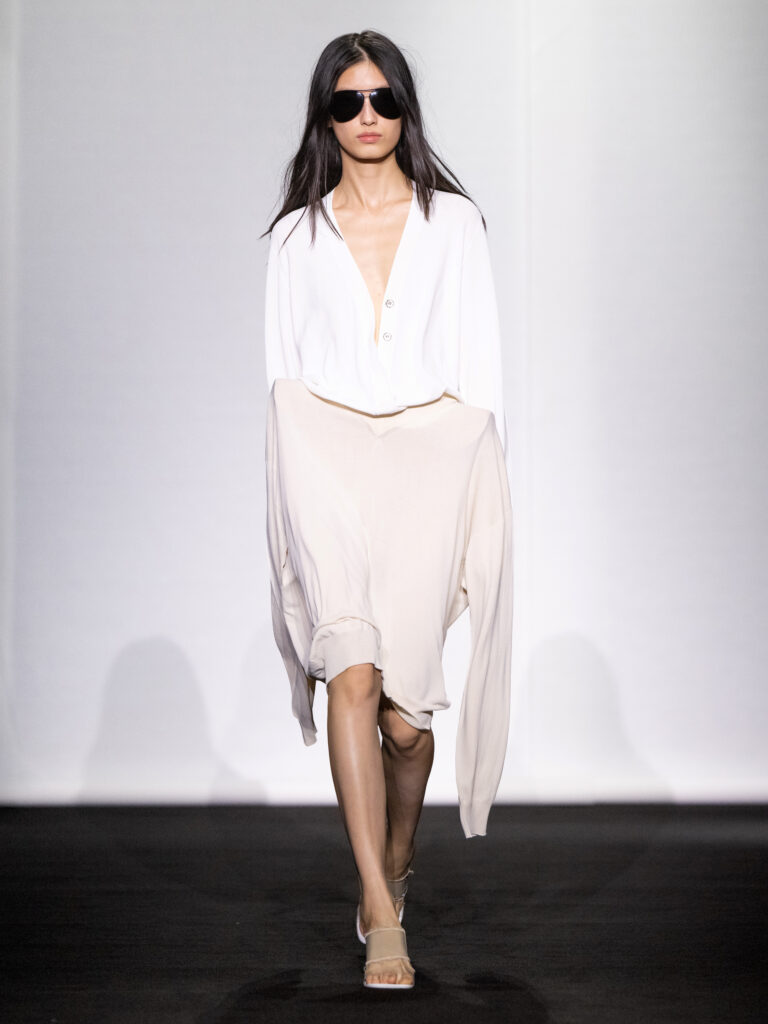 MM6 Maison Margiela déplace les vêtements plutôt que de les réinventer 169 MM6 SS27 043
