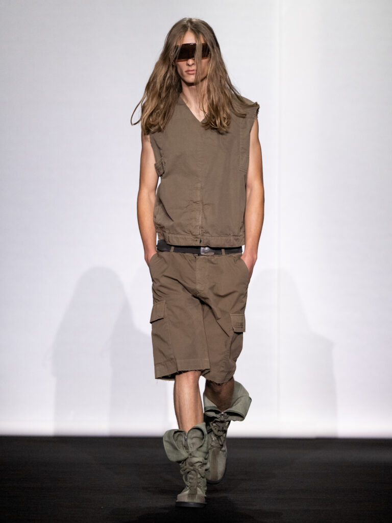 MM6 Maison Margiela déplace les vêtements plutôt que de les réinventer 160 MM6 SS27 047