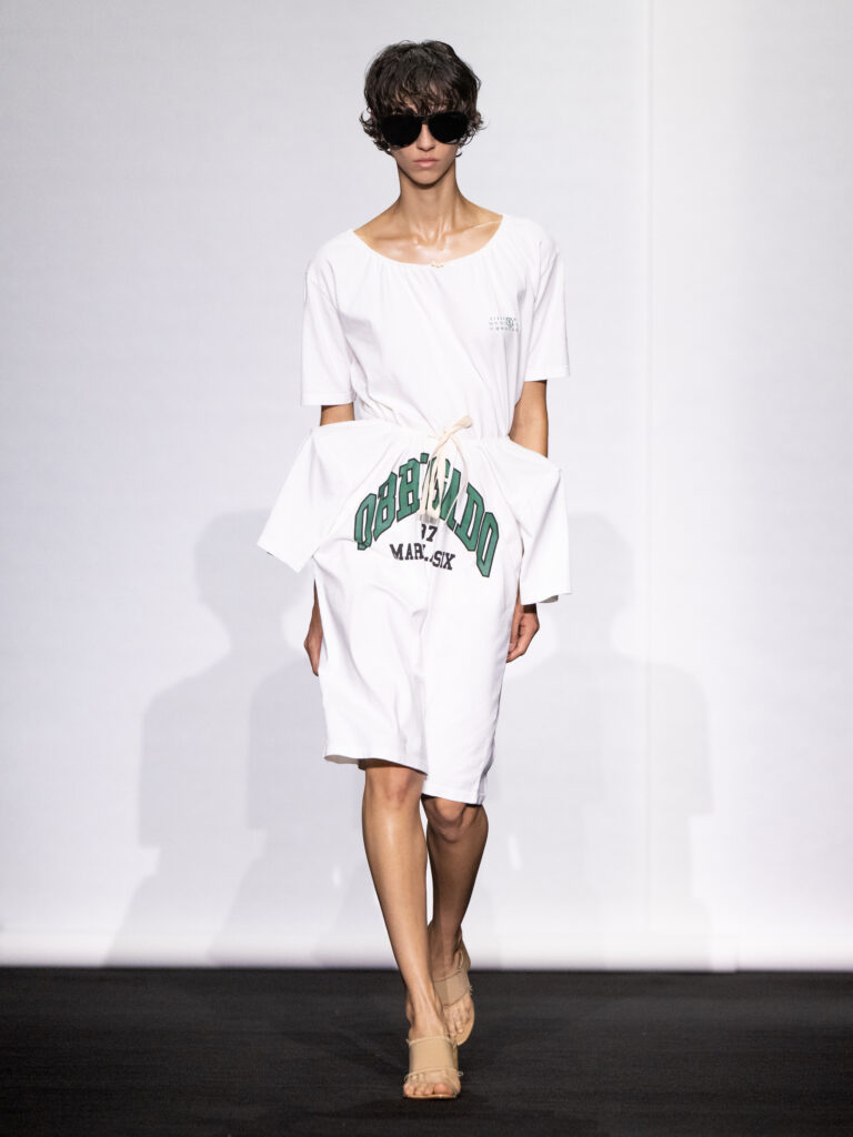 MM6 Maison Margiela déplace les vêtements plutôt que de les réinventer 156 MM6 SS27 048