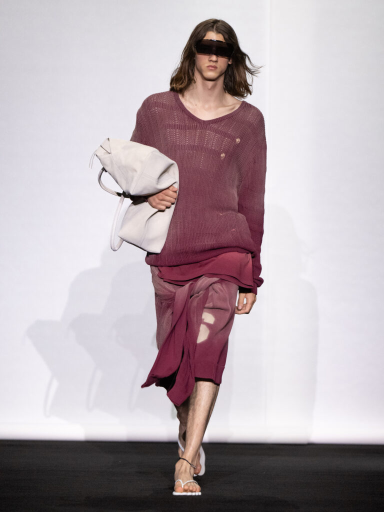 MM6 Maison Margiela déplace les vêtements plutôt que de les réinventer 155 MM6 SS27 049