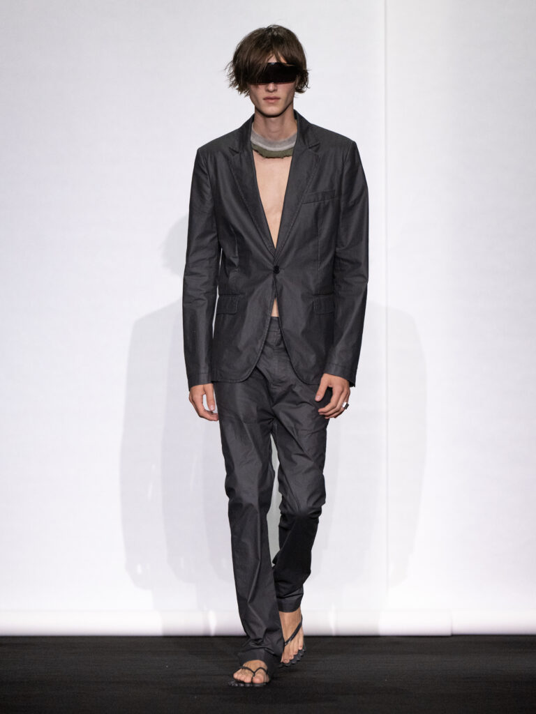 MM6 Maison Margiela déplace les vêtements plutôt que de les réinventer 158 MM6 SS27 052