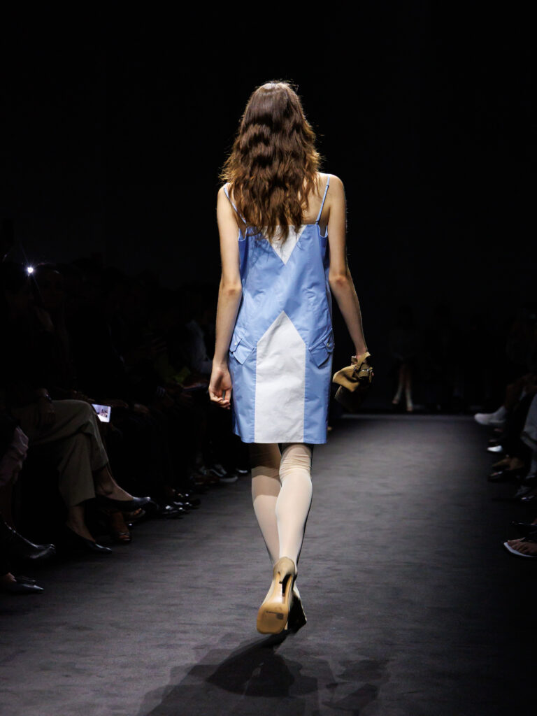 MM6 Maison Margiela déplace les vêtements plutôt que de les réinventer 31 MM6 SS27 Backs 3x4 002