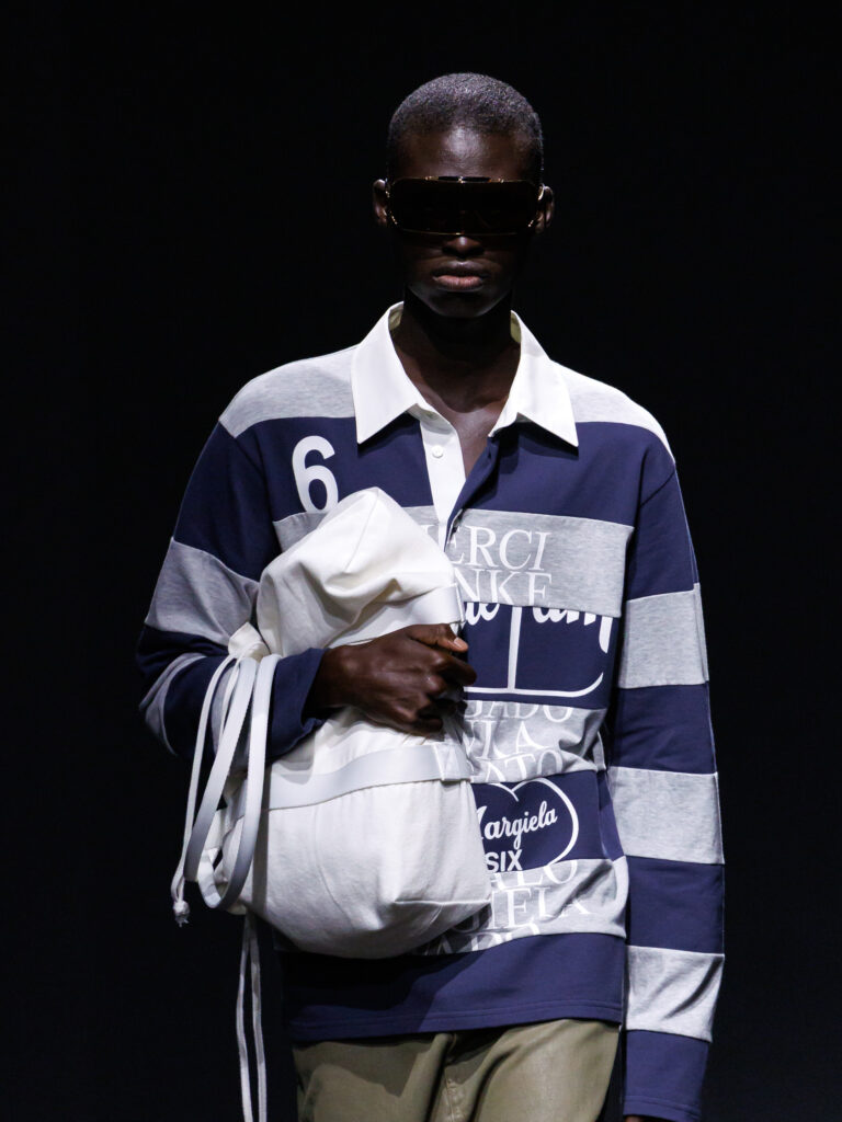 MM6 Maison Margiela déplace les vêtements plutôt que de les réinventer 43 MM6 SS27 Details 1 3x4 052