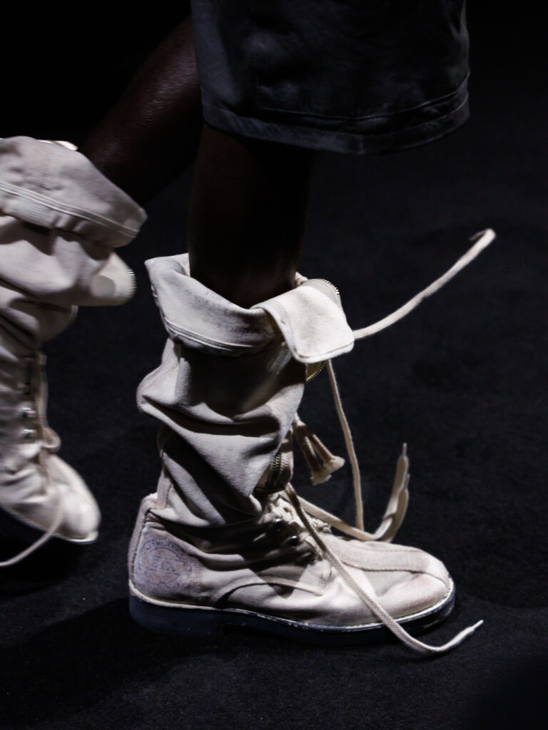 MM6 Maison Margiela déplace les vêtements plutôt que de les réinventer 33 MM6 SS27 Details 1 3x4 137