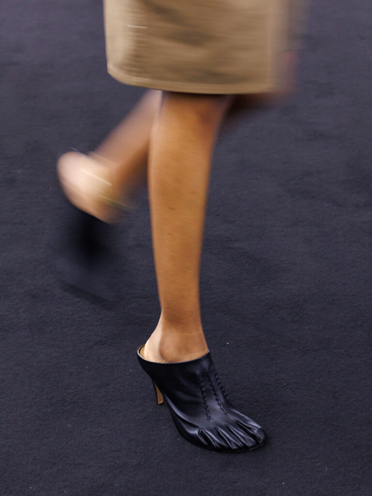 MM6 Maison Margiela déplace les vêtements plutôt que de les réinventer 54 MM6 SS27 Details 1 3x4 187