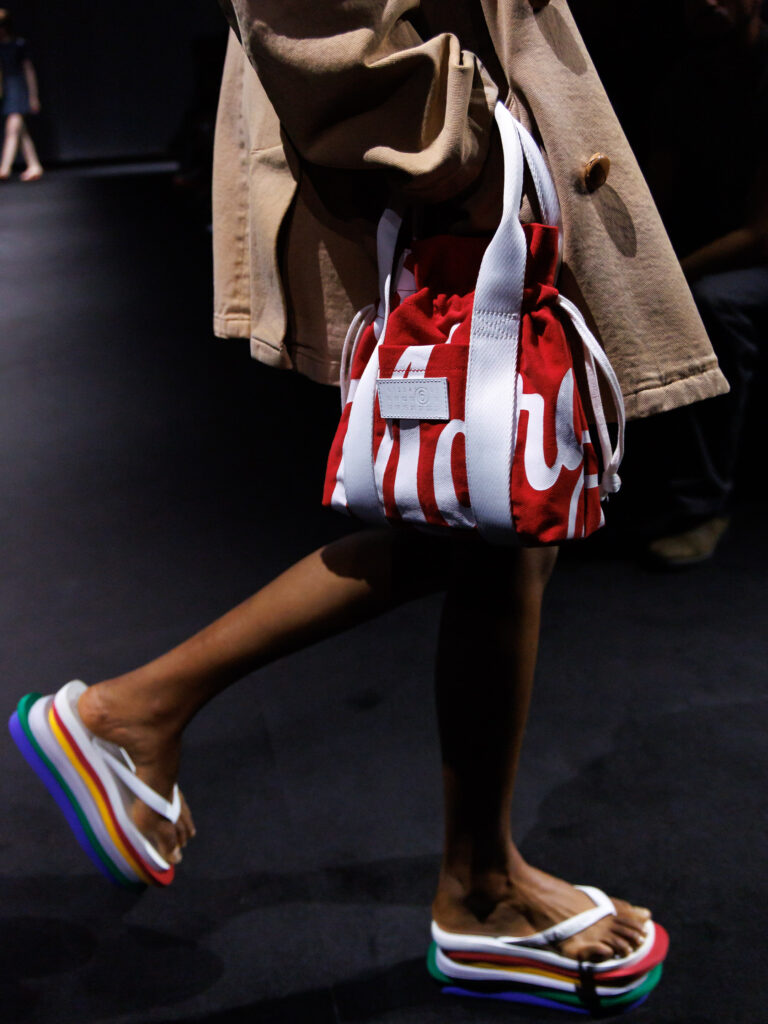 MM6 Maison Margiela déplace les vêtements plutôt que de les réinventer 80 MM6 SS27 Details 2 3x4 028