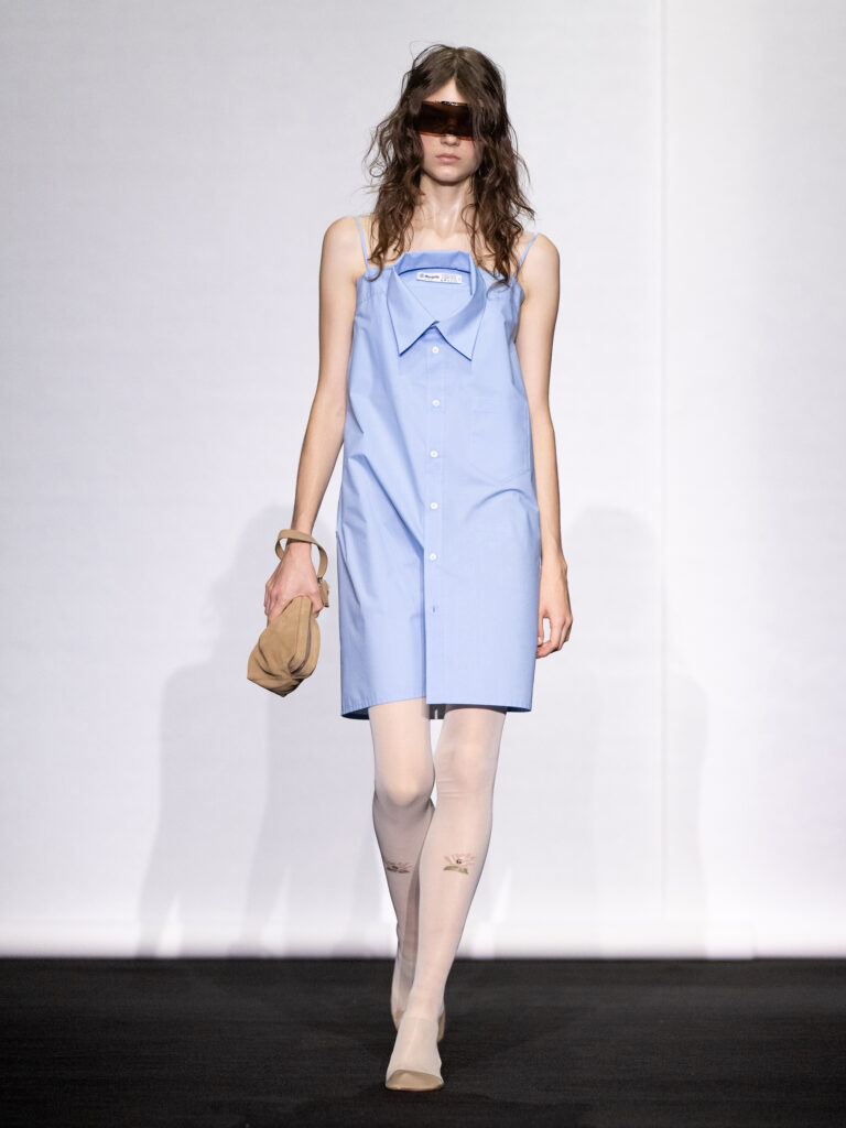 MM6 Maison Margiela déplace les vêtements plutôt que de les réinventer 230 MM6 SS27 LOOK 002 1