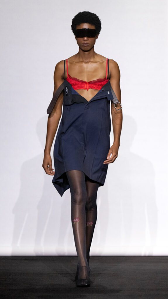 MM6 Maison Margiela déplace les vêtements plutôt que de les réinventer 297 MM6 SS27 LOOK 005 2