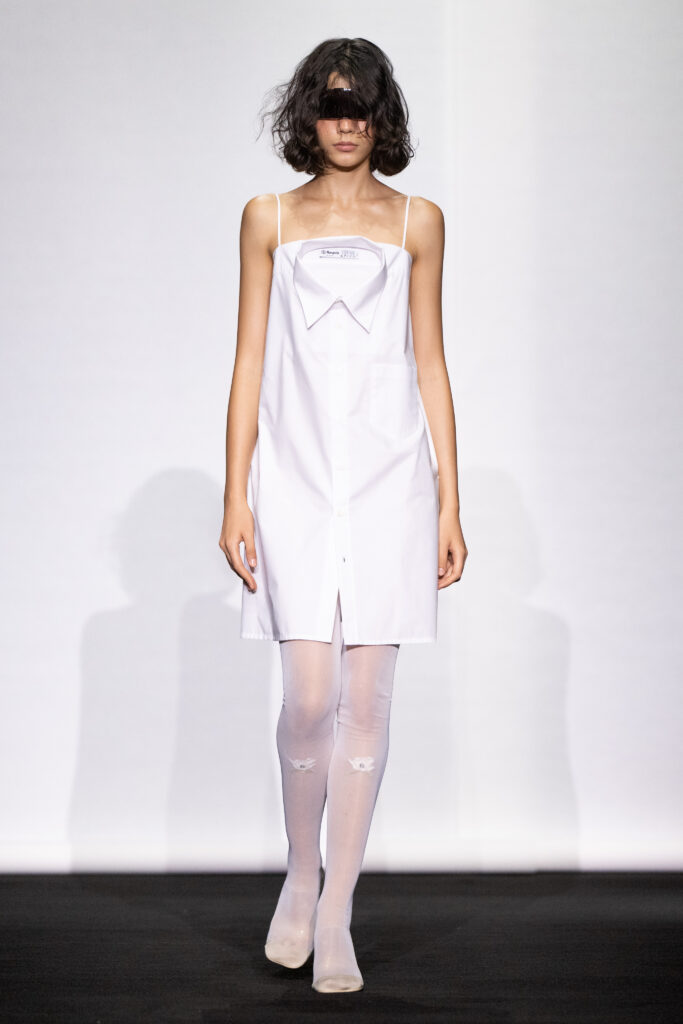 MM6 Maison Margiela déplace les vêtements plutôt que de les réinventer 127 MM6 SS27 LOOK 006