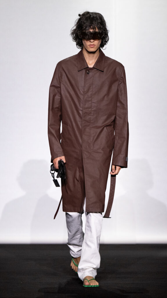 MM6 Maison Margiela déplace les vêtements plutôt que de les réinventer 289 MM6 SS27 LOOK 007 2