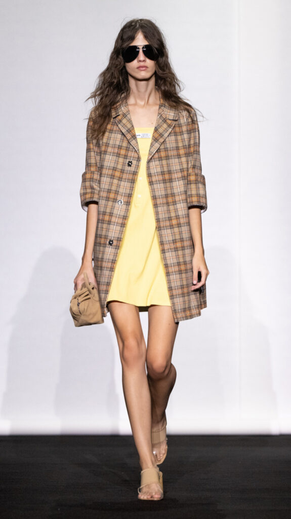 MM6 Maison Margiela déplace les vêtements plutôt que de les réinventer 265 MM6 SS27 LOOK 009 2