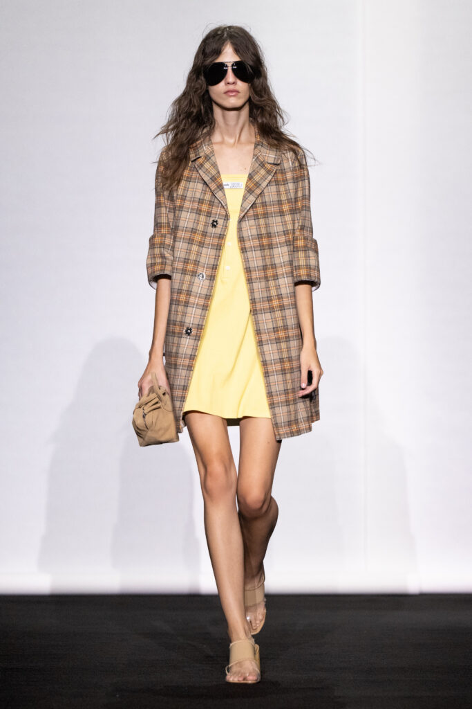 MM6 Maison Margiela déplace les vêtements plutôt que de les réinventer 100 MM6 SS27 LOOK 009