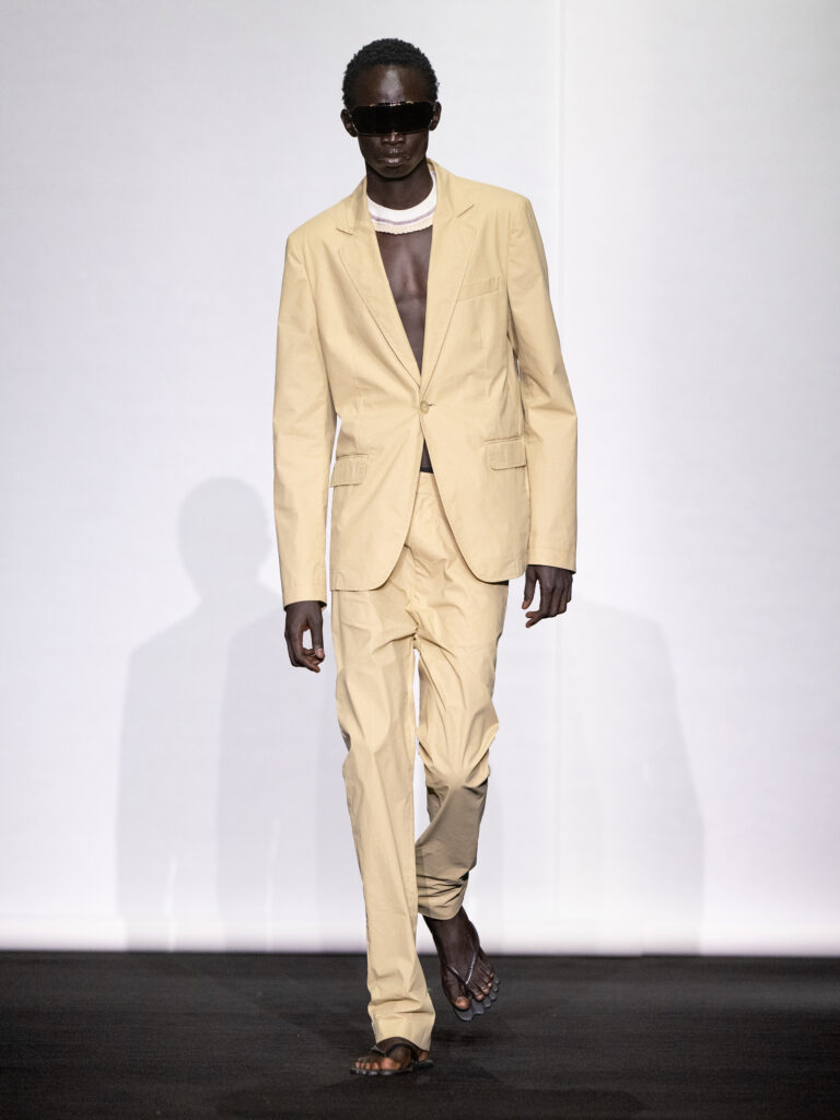 MM6 Maison Margiela déplace les vêtements plutôt que de les réinventer 238 MM6 SS27 LOOK 010 1