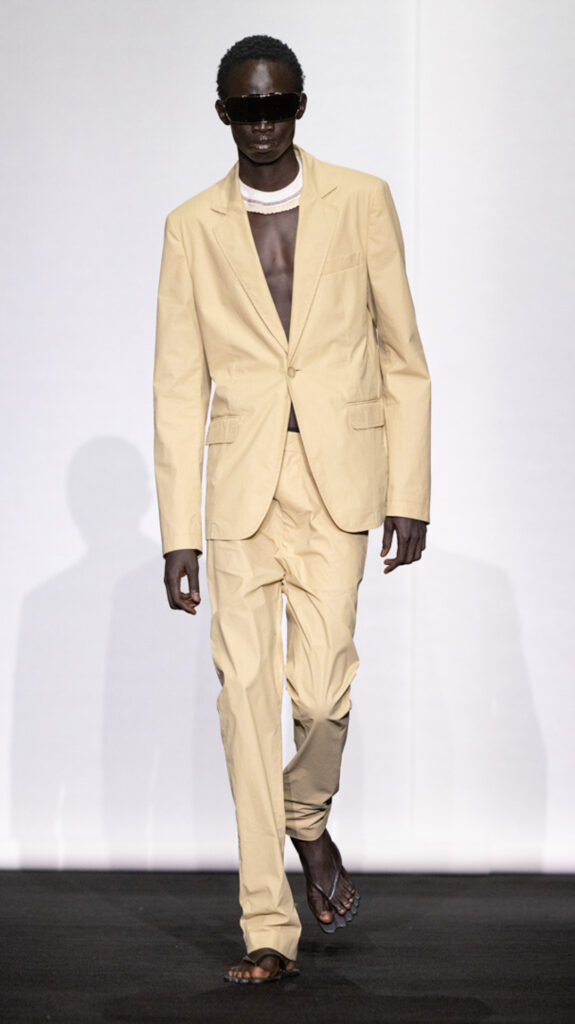 MM6 Maison Margiela déplace les vêtements plutôt que de les réinventer 293 MM6 SS27 LOOK 010 2