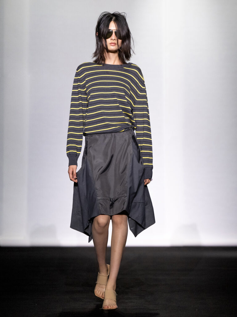 MM6 Maison Margiela déplace les vêtements plutôt que de les réinventer 243 MM6 SS27 LOOK 011 1