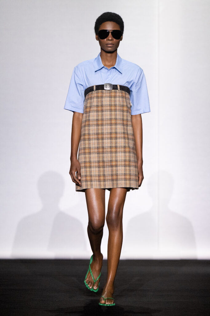 MM6 Maison Margiela déplace les vêtements plutôt que de les réinventer 121 MM6 SS27 LOOK 016