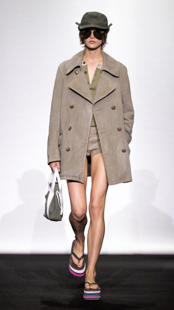 MM6 Maison Margiela déplace les vêtements plutôt que de les réinventer 269 MM6 SS27 LOOK 022 2