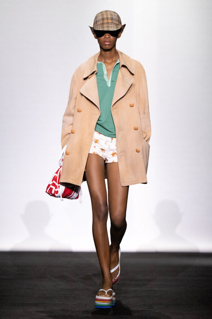 MM6 Maison Margiela déplace les vêtements plutôt que de les réinventer 113 MM6 SS27 LOOK 024