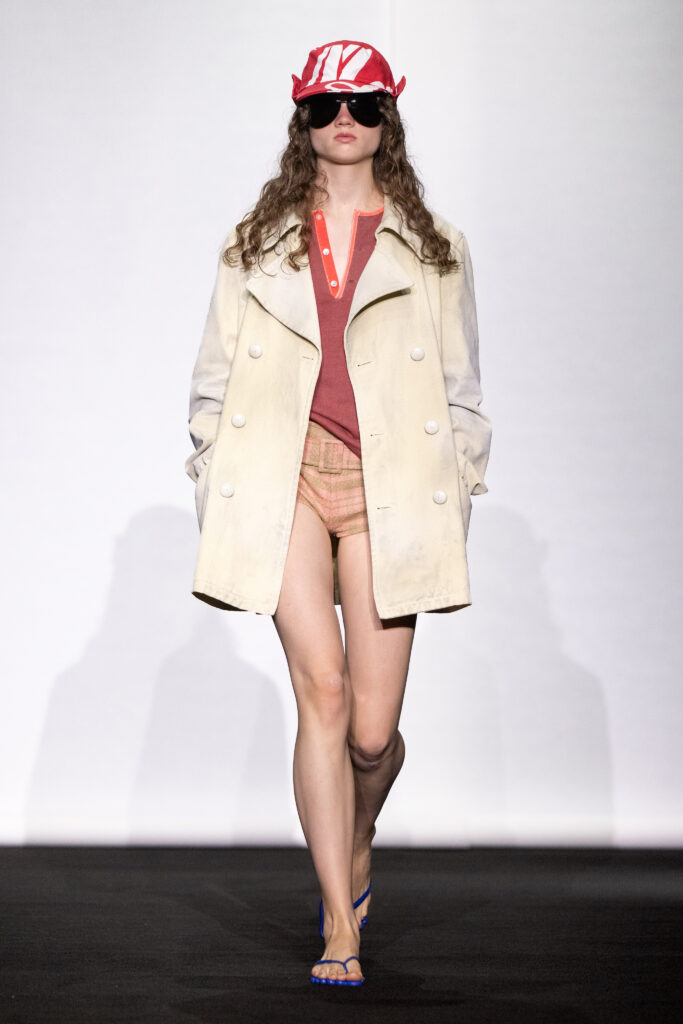 MM6 Maison Margiela déplace les vêtements plutôt que de les réinventer 119 MM6 SS27 LOOK 028
