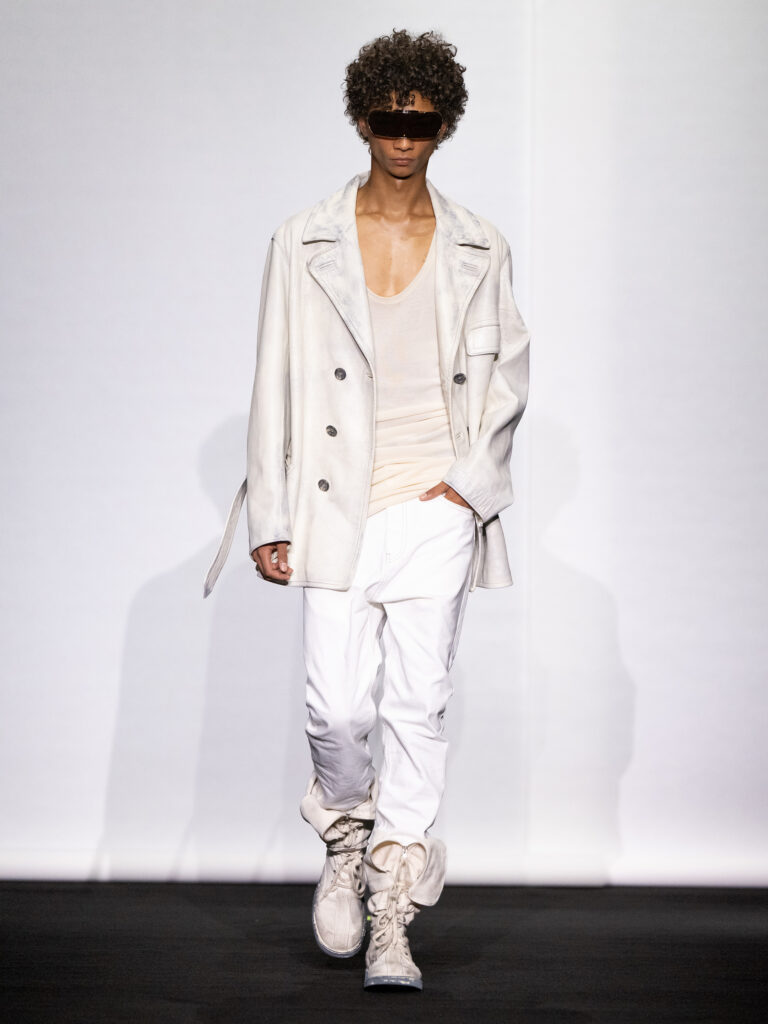 MM6 Maison Margiela déplace les vêtements plutôt que de les réinventer 225 MM6 SS27 LOOK 029 1