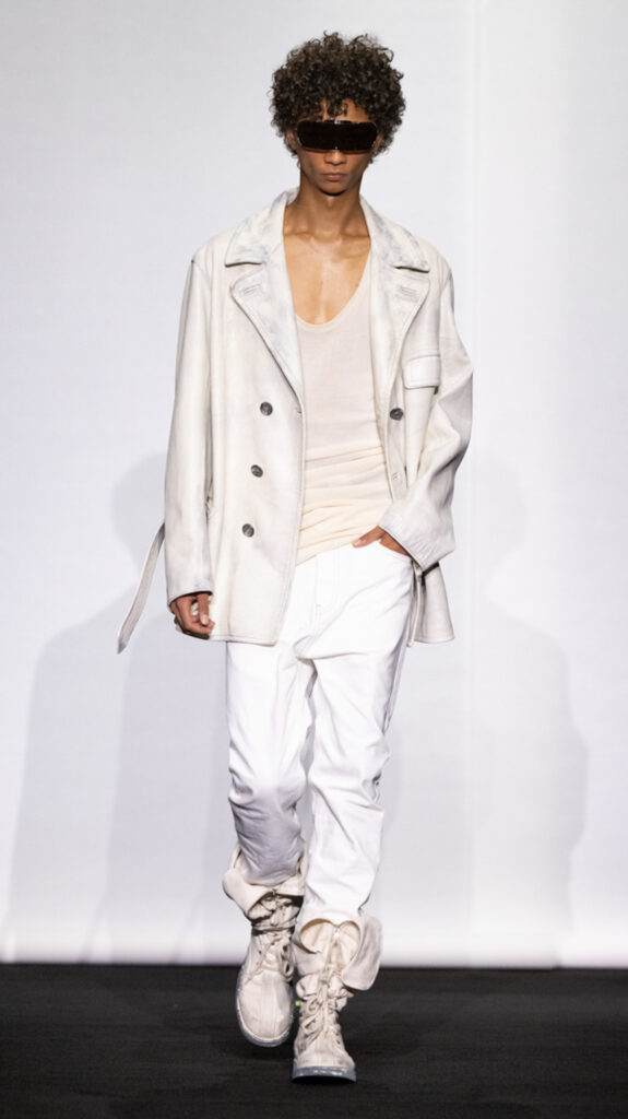 MM6 Maison Margiela déplace les vêtements plutôt que de les réinventer 280 MM6 SS27 LOOK 029 2