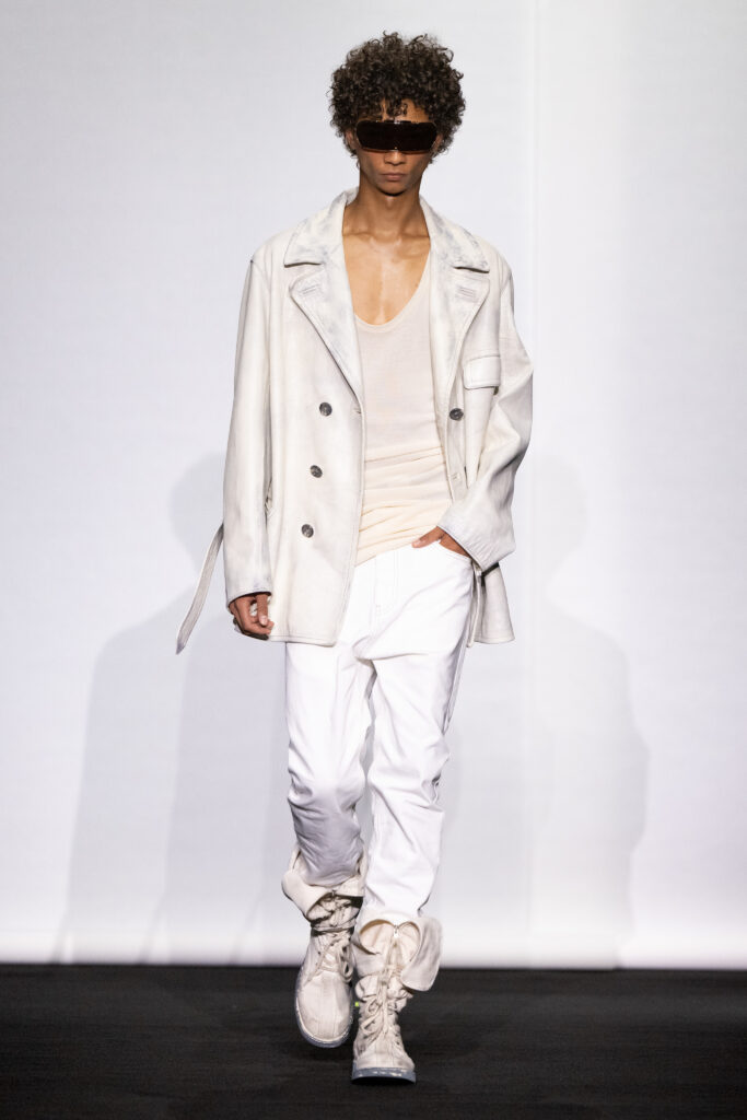 MM6 Maison Margiela déplace les vêtements plutôt que de les réinventer 115 MM6 SS27 LOOK 029