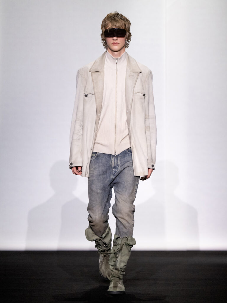 MM6 Maison Margiela déplace les vêtements plutôt que de les réinventer 206 MM6 SS27 LOOK 034 1